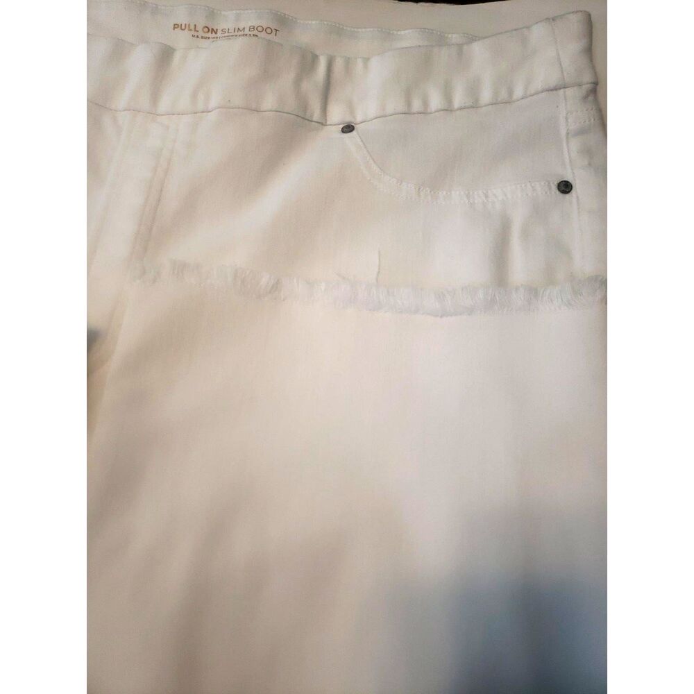 Chico’s White Pull-On Slim Boot 5 Pocket Pants Size 18R - Picture 5 of 7
